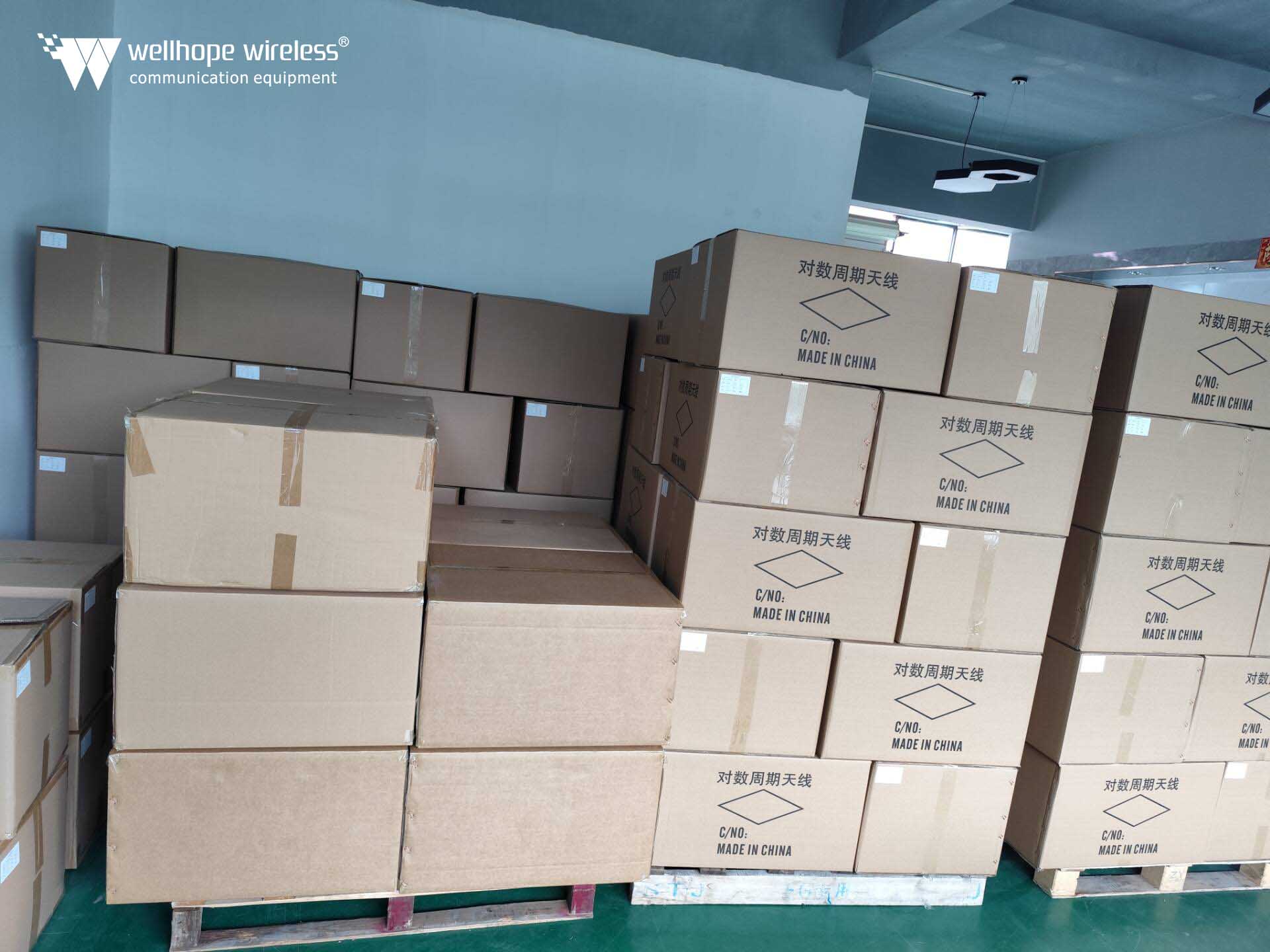 Antena de painel 2024-12-12 5G 400-7000MHz WH-5G-CD15X2 100PCS e antena omni 5G WH-5G-MM6X2 no navio